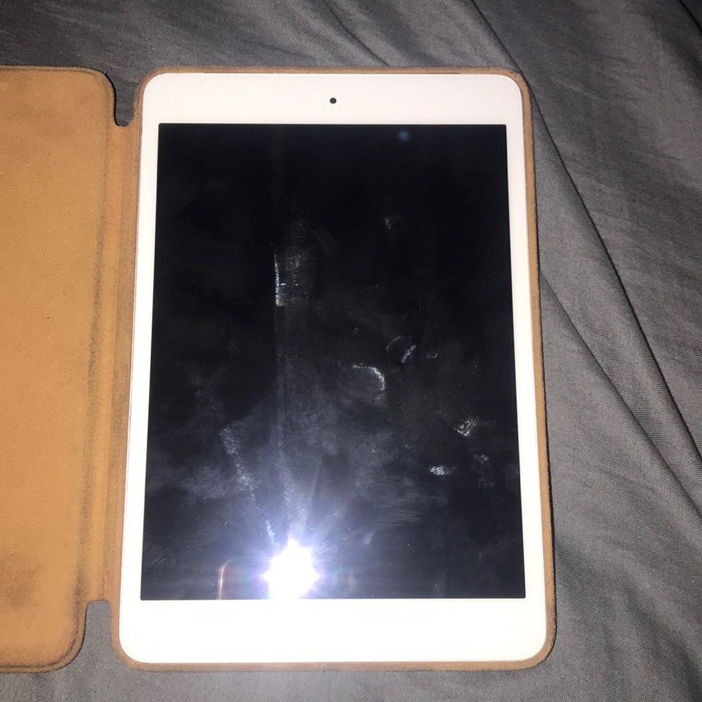 Ipad Mini ( FOR PARTS )